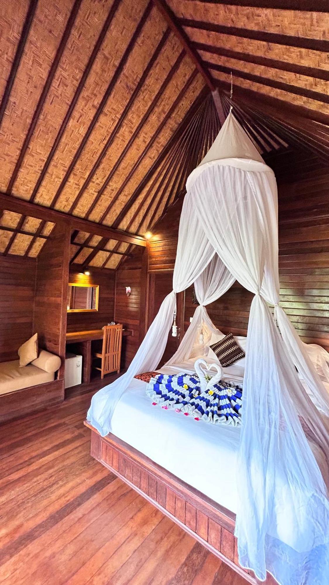 Lembongan Seaview Hotel Nusa Lembongan  Exterior photo